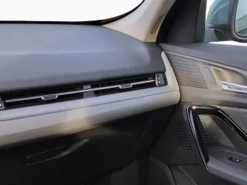 BMW iX1 xDrive30 LED LiveCock  Kam Adap. M Fahrwerk