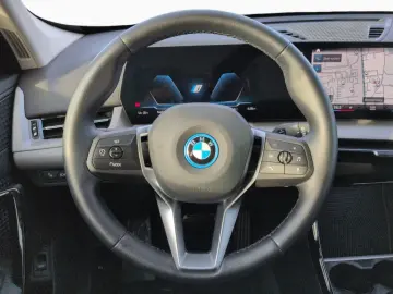 BMW iX1 xDrive30 LED LiveCock  Kam Adap. M Fahrwerk