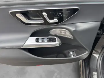 MERCEDES-BENZ E 400e 4M AMG Premium Night SUPERSCREEN Pano