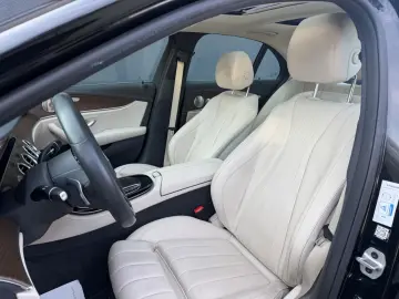 MERCEDES-BENZ E300 e Lim. 4Matic Navi Leder LED KeylessGo