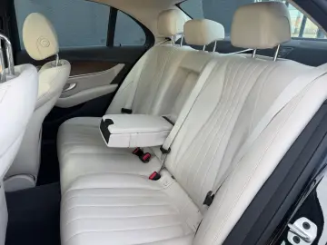 MERCEDES-BENZ E300 e Lim. 4Matic Navi Leder LED KeylessGo