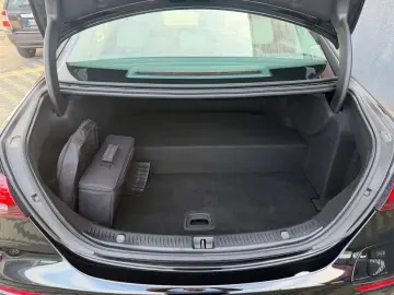 MERCEDES-BENZ E300 e Lim. 4Matic Navi Leder LED KeylessGo