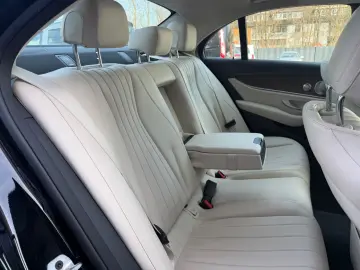 MERCEDES-BENZ E300 e Lim. 4Matic Navi Leder LED KeylessGo