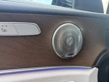 MERCEDES-BENZ E300 e Lim. 4Matic Navi Leder LED KeylessGo