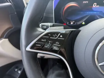 MERCEDES-BENZ E300 e Lim. 4Matic Navi Leder LED KeylessGo