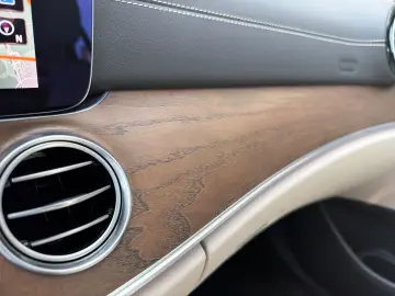 MERCEDES-BENZ E300 e Lim. 4Matic Navi Leder LED KeylessGo