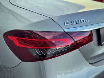 MERCEDES-BENZ E 300e 4Matic Exclusive DESIGNO ASSIST…