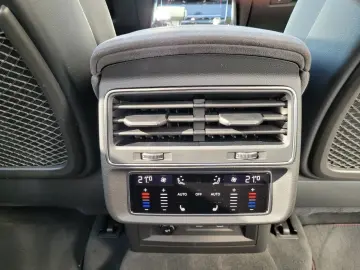 AUDI RSQ8 performance 4.0 quattro 305 km h HUD 23  St