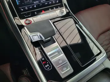 AUDI RSQ8 performance 4.0 quattro 305 km h HUD 23  St