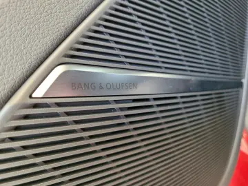 AUDI RSQ8 performance 4.0 quattro 305 km h HUD 23  St