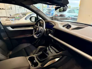 PORSCHE Cayenne S PTS Luftfederung AHK InnoDrive PDCC