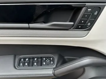 PORSCHE Cayenne Coupe Black Edition