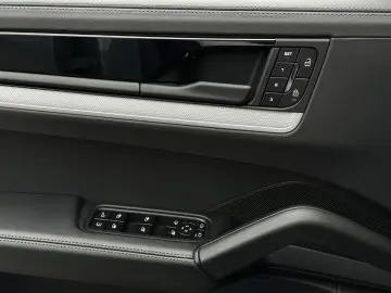 PORSCHE Cayenne S E-Hybrid Coupé BOSE HD-Matrix PANO AHK