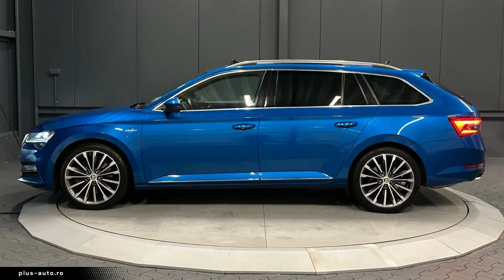 SKODA Superb Combi L&K 4x4  19Zoll PANORAMA Standhzg