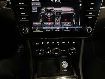 SKODA Superb Combi L&K 4x4  19Zoll PANORAMA Standhzg