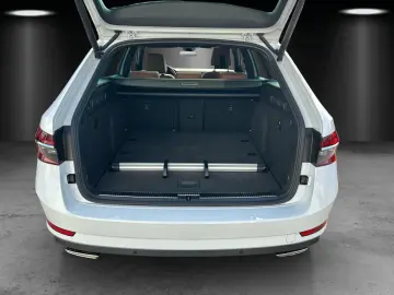 SKODA Superb Combi 2.0 TSI L&K 4x4 PANO-DA. KAMERA ACC