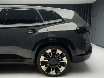 BMW XM - Iconig Glow - H&K - Massage