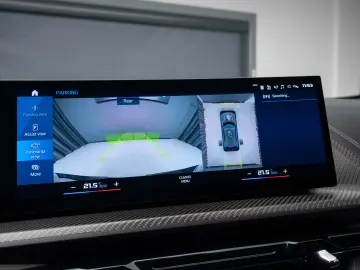 BMW XM - Iconig Glow - H&K - Massage