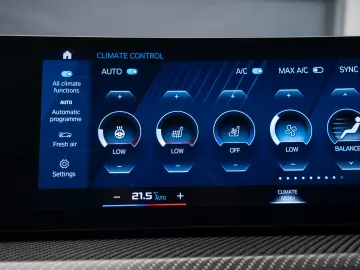BMW XM - Iconig Glow - H&K - Massage