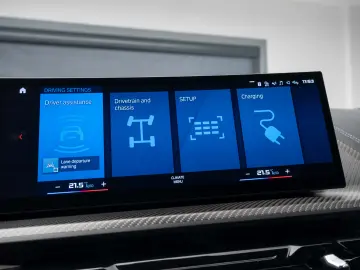 BMW XM - Iconig Glow - H&K - Massage