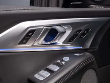 BMW XM - Iconig Glow - H&K - Massage