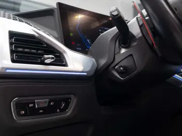 BMW XM - Iconig Glow - H&K - Massage