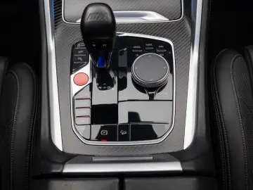 BMW XM - Iconig Glow - H&K - Massage