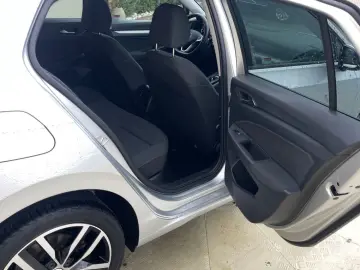 Volkswagen Golf Gen-Viii-2020