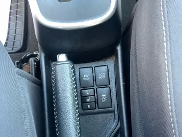 Toyota Yaris 1.5VVT  100CP Front Assist  Camera  Navi Scaune