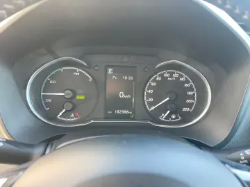 Toyota Yaris 1.5VVT  100CP Front Assist  Camera  Navi Scaune