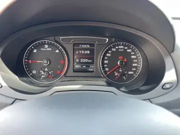 Audi Q3 2.0TDI  150CP  Quattro  LED  Navi  Keyless  Pilot  P