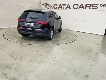 Audi Q5 2.0TDI  190CP  Quattro  BI-Xenon  Navi  Distronic  P