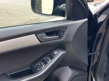 Audi Q5 2.0TDI  190CP  Quattro  BI-Xenon  Navi  Distronic  P