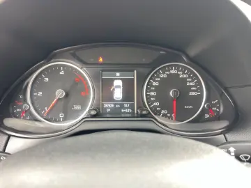 Audi Q5 2.0TDI  190CP  Quattro  BI-Xenon  Navi  Distronic  P