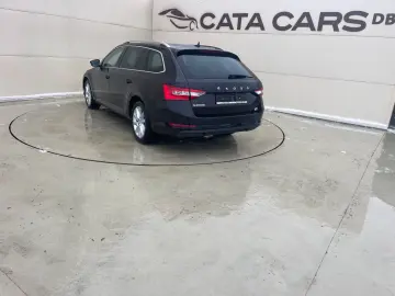 Skoda Superb 2.0TDI  DSG  LED  Distronic  Cockpit  Keyless