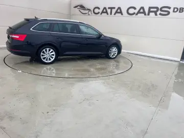 Skoda Superb 2.0TDI  DSG  LED  Distronic  Cockpit  Keyless