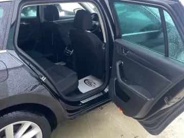 Skoda Superb 2.0TDI  DSG  LED  Distronic  Cockpit  Keyless