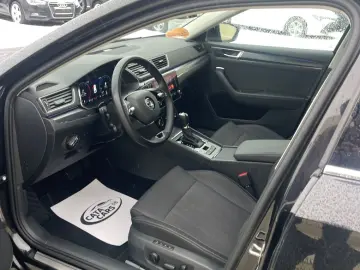 Skoda Superb 2.0TDI  DSG  LED  Distronic  Cockpit  Keyless