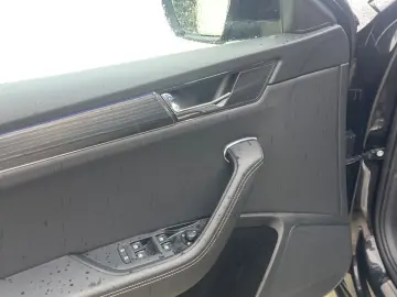 Skoda Superb 2.0TDI  DSG  LED  Distronic  Cockpit  Keyless