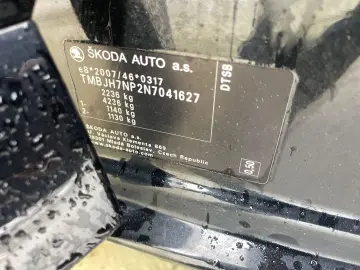 Skoda Superb 2.0TDI  DSG  LED  Distronic  Cockpit  Keyless