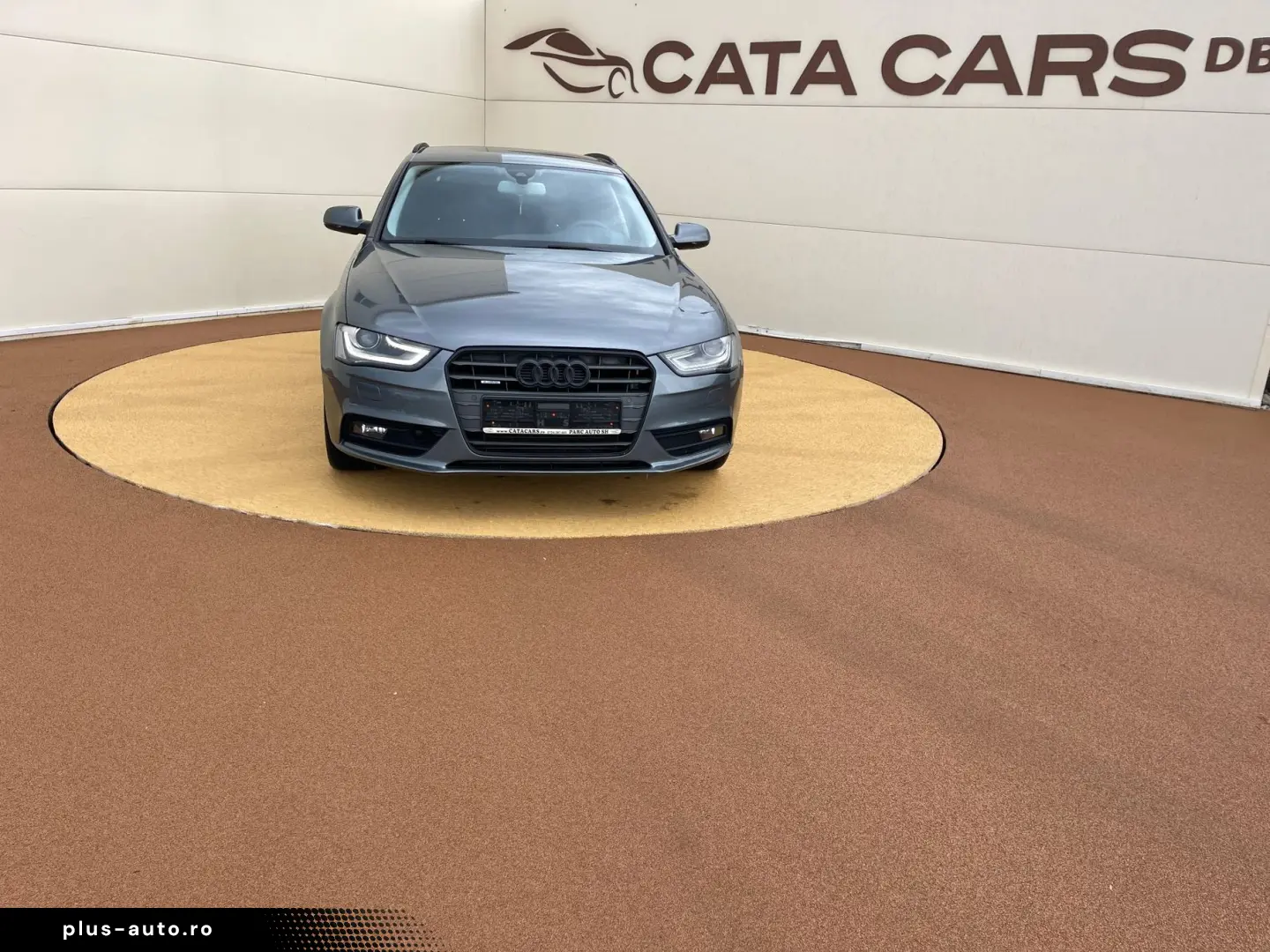 Audi A4 2.0TDI  177CP  Quattro  BI-Xenon  Navi  Camera  Dist