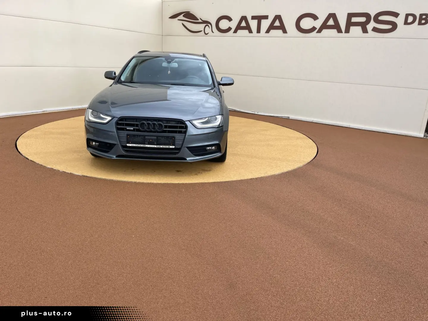 Audi A4 2.0TDI  177CP  Quattro  BI-Xenon  Navi  Camera  Dist