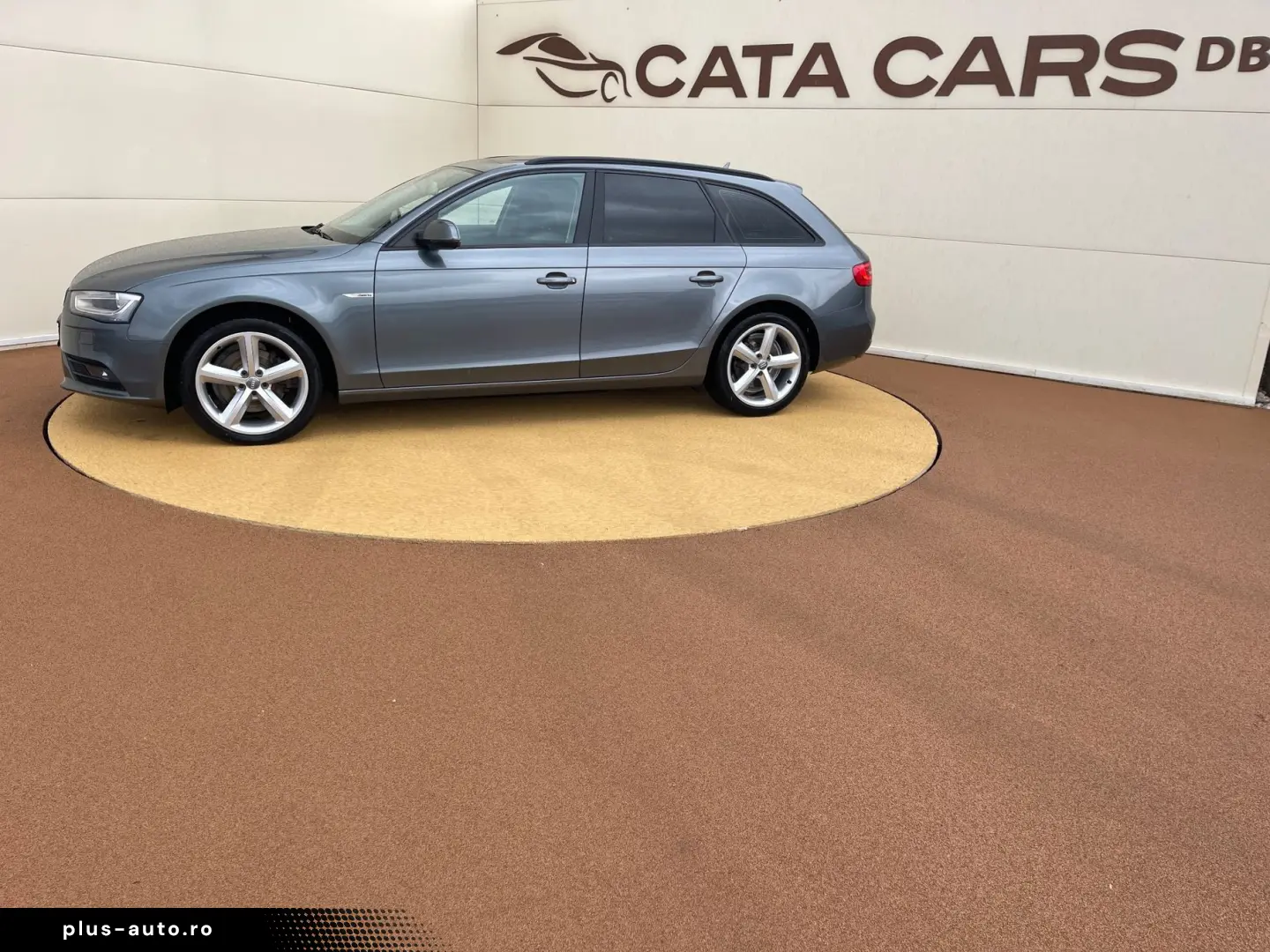Audi A4 2.0TDI  177CP  Quattro  BI-Xenon  Navi  Camera  Dist