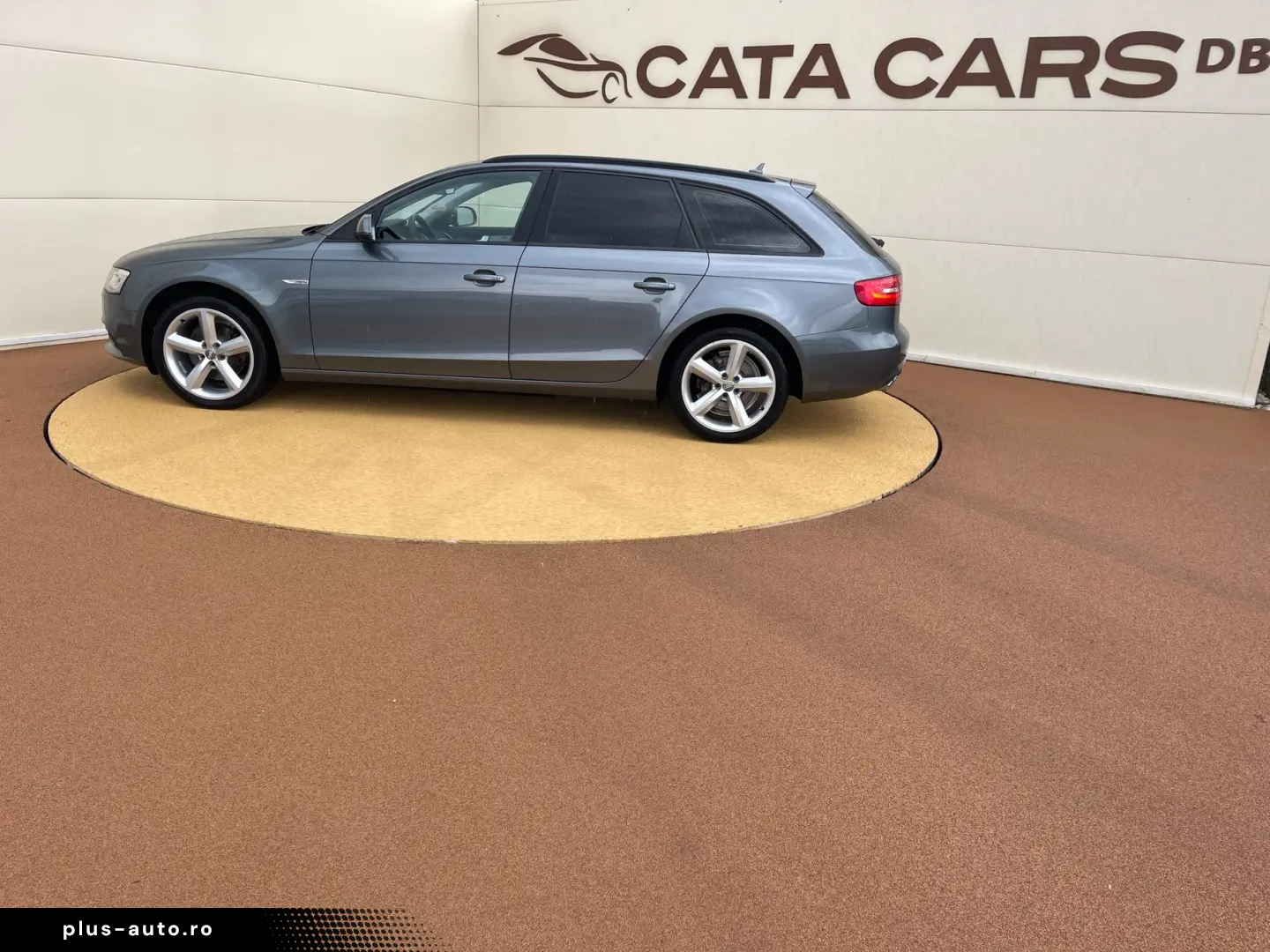 Audi A4 2.0TDI  177CP  Quattro  BI-Xenon  Navi  Camera  Dist