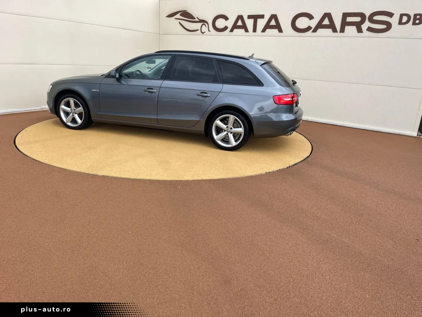 Audi A4 2.0TDI  177CP  Quattro  BI-Xenon  Navi  Camera  Dist