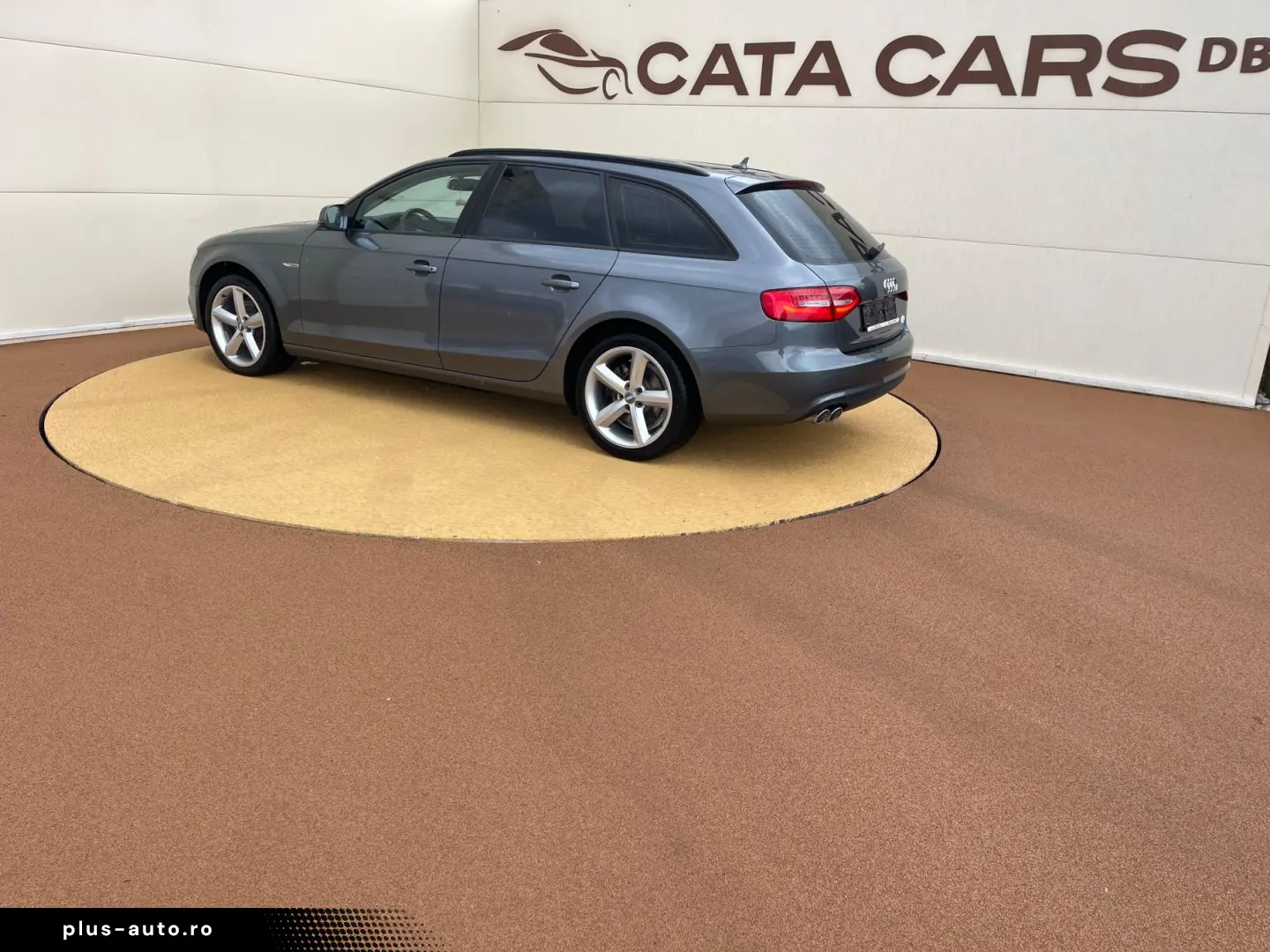 Audi A4 2.0TDI  177CP  Quattro  BI-Xenon  Navi  Camera  Dist