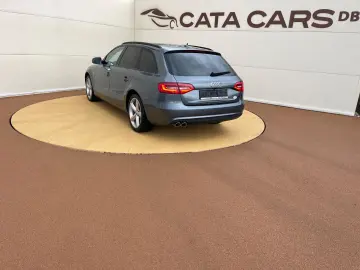 Audi A4 2.0TDI  177CP  Quattro  BI-Xenon  Navi  Camera  Dist