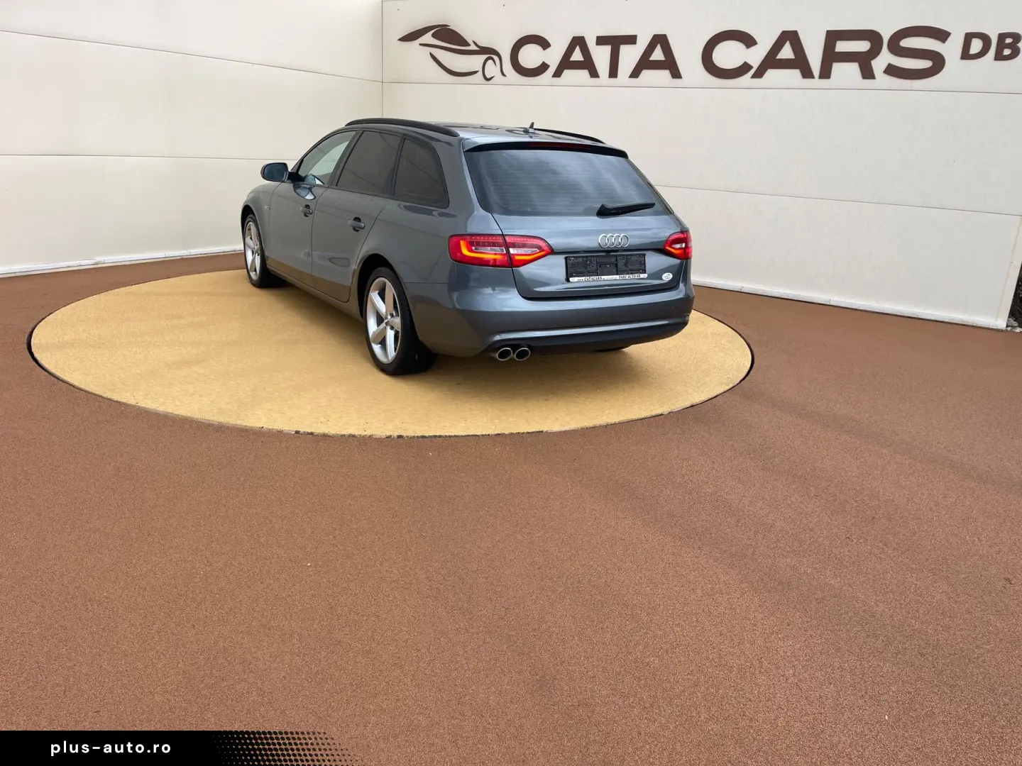 Audi A4 2.0TDI  177CP  Quattro  BI-Xenon  Navi  Camera  Dist