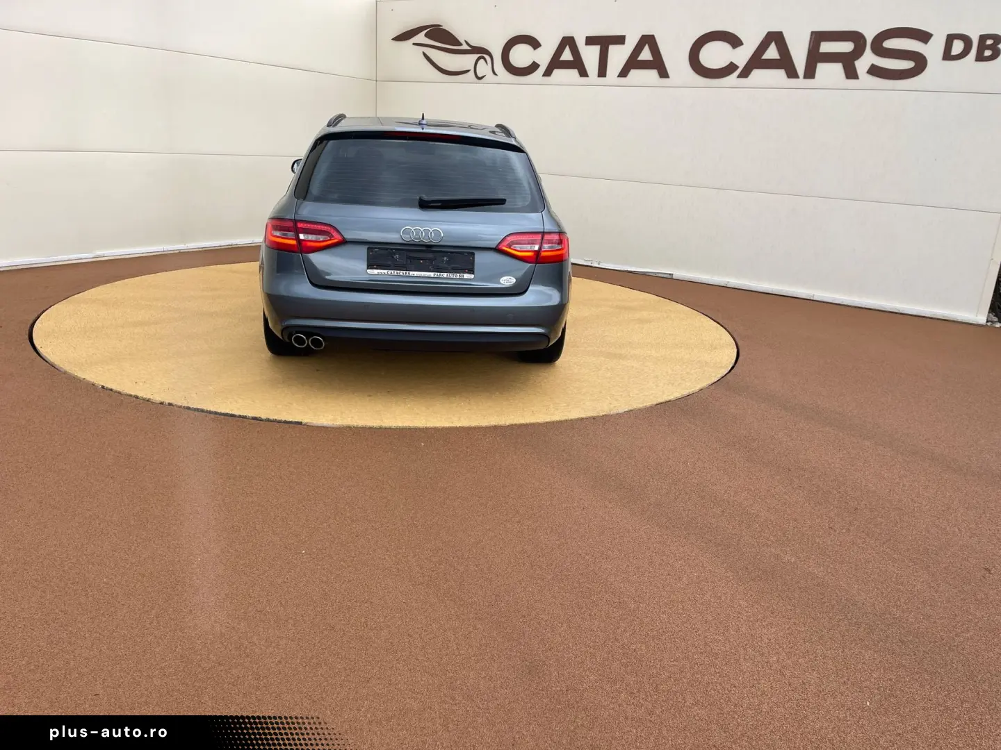 Audi A4 2.0TDI  177CP  Quattro  BI-Xenon  Navi  Camera  Dist