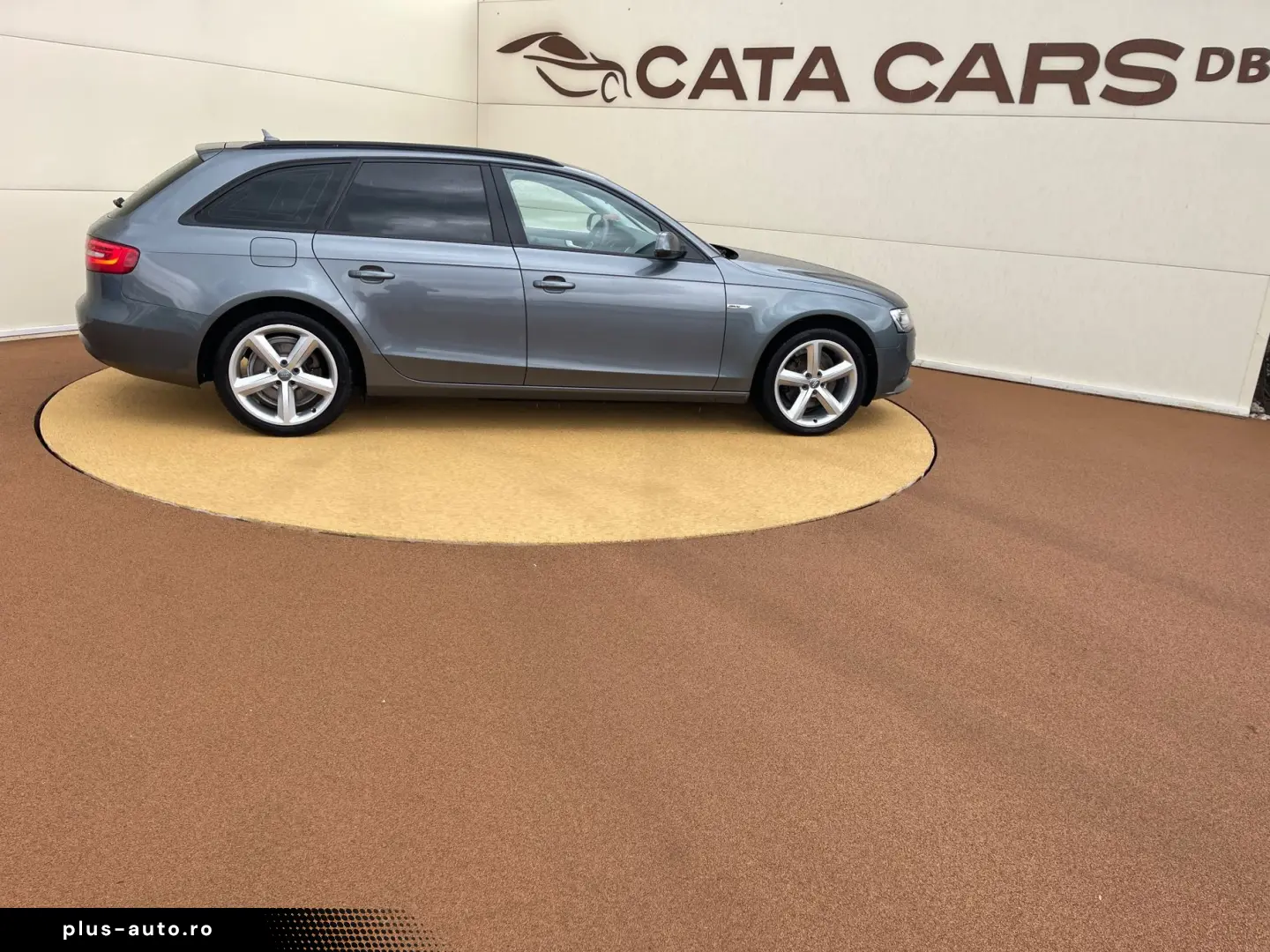 Audi A4 2.0TDI  177CP  Quattro  BI-Xenon  Navi  Camera  Dist